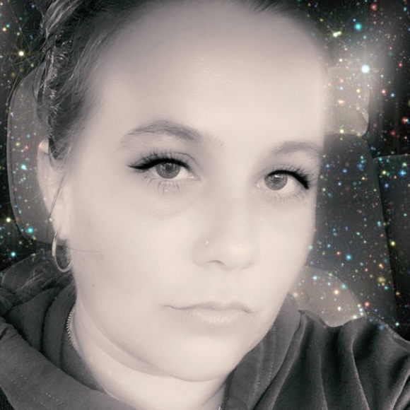 Meet your Posher, Sara - Picture 4 of 4